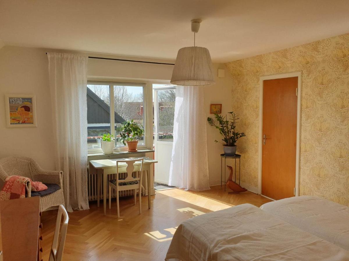 Egen Ovanvaning I Charmig Villa Naera Havet Ystad Bagian luar foto